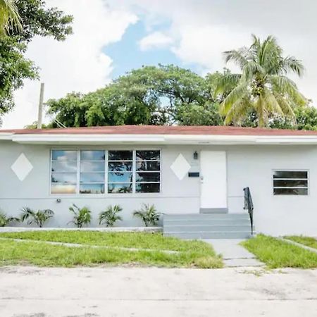 Modern 5 Bedroom Miami Home 15 Min To The Beach المظهر الخارجي الصورة